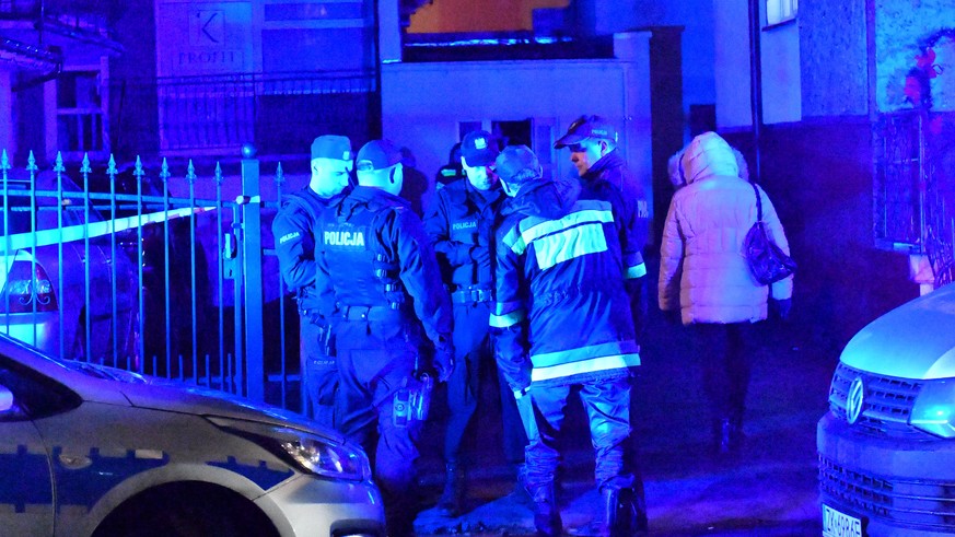 epa07262371 Police and firefighters at a scene of a fire in Koszalin, Poland, 04 January 2019. According to reports, five 15-years old girls were killed in a fire that broke out in an &#039;escape roo ...