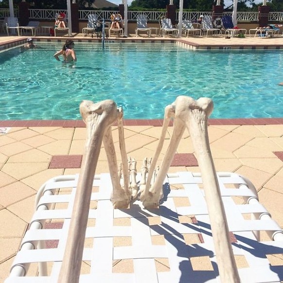 «Last day by the pool. Soaking it all in! #Florida #SprangBreak»
