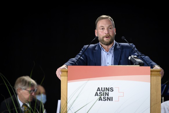 Lukas Reimann, SVP-Nationalrat und AUNS-Praesident, spricht waehrend einer AUNS Polit-Tagung unter dem Titel &quot;Souveraenitaet&quot;, am Samstag 28. August 2021, in Bern. (KEYSTONE/Anthony Anex)