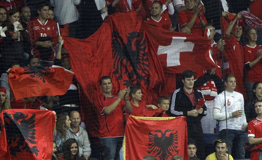 Zvicra apo Shqipëria: Për cilën duhet të bëjë tifo një shqiptar i Zvicrës? apo bën më në fund që të mbështeten të dy ekipet?