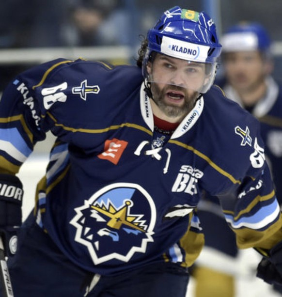 Auch mit 47 noch treffsicher тАУ Jaromir Jagr schiesst sein Team in Tschechien zum Aufstieg
Und vor allem: wie geil ist es wenn Dein Gesicht das Logo von Deinem Team ist... ЁЯШОЁЯШОЁЯШО