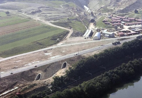 Beim Bau des Heitersbergtunnels konnten wertvolle Erfahrungen für die späteren Arbeiten an langen Tunnel durch die Alpen gesammelt werden.
https://www.sbbarchiv.ch/detail.aspx?ID=240179