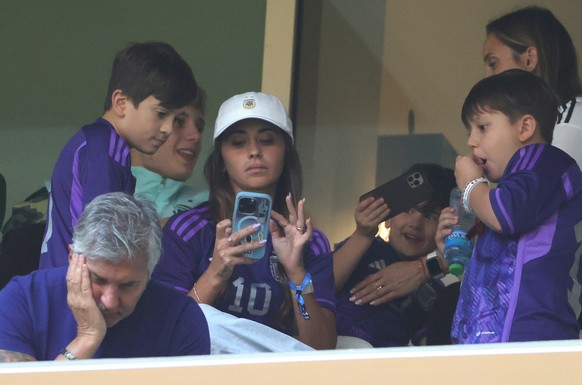 epa10371841 Antonela Roccuzzo (C), wife of Lionel Messi of Argentina, arrives for the FIFA World Cup 2022 Final between Argentina and France at Lusail stadium, Lusail, Qatar, 18 December 2022. EPA/Fri ...