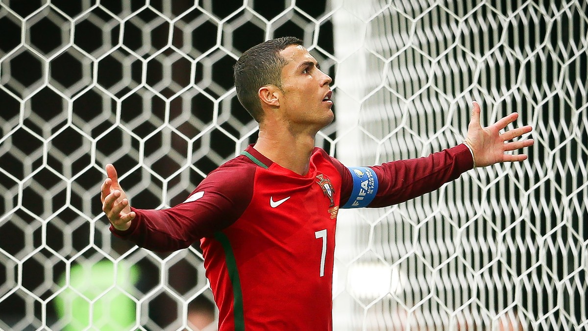 epa06047846 Portugal's Cristiano Ronaldo celebrates after scoring the 1-0 lead from the penalty spot during the FIFA Confederations Cup 2017 group A soccer match between New Zealand and Portugal  ...