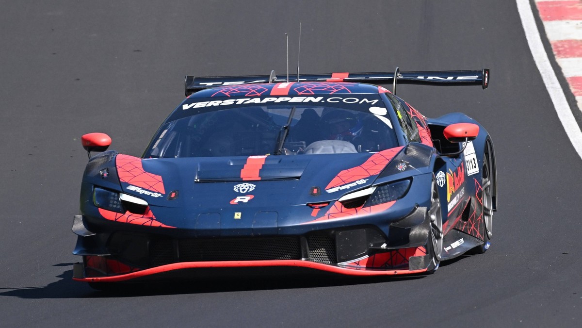 Formel 1 Weltmeister Max Verstappen NDL, Ferrari 296 GT3, Emil Frey Racing CHE bei Testfahrten auf der Nuerburgring Nordschleife GER, Motorsport, Nuerburgring Langstrecken Serie NLS, Nuerburgring, Lau ...