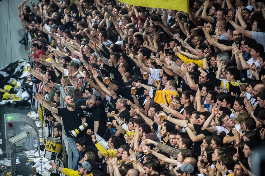 Lugano&#039;s fans during the third match of the playoff final of the National League of the ice hockey Swiss Championship between the HC Lugano and the ZSC Lions, at the ice stadium Resega in Lugano, ...