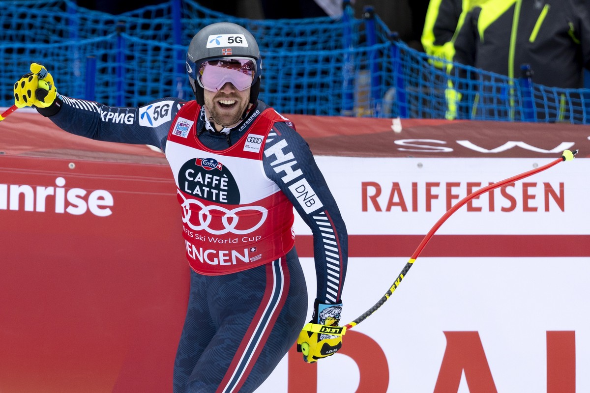 epa10404601 Aleksander Aamodt Kilde of Norway reacts in the finish area during the men's downhill race at the FIS Alpine Skiing World Cup in Wengen, Switzerland, 14 January 2023. EPA/PETER KLAUNZ ...