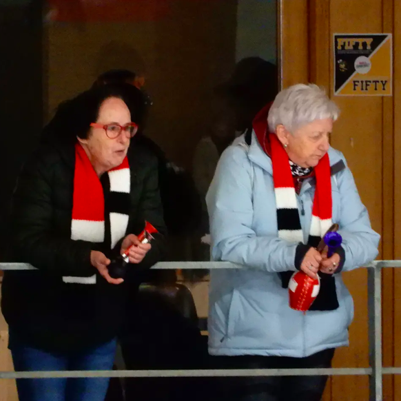 Der HC Fischbach-Göslikon hat den Halbfinal gegen den SC Freimettigen gewonnen und kann nun Schweizer Meister in der 3. Liga werden. Wir haben 50 Fans mit dem Car ans Spiel begleitet.