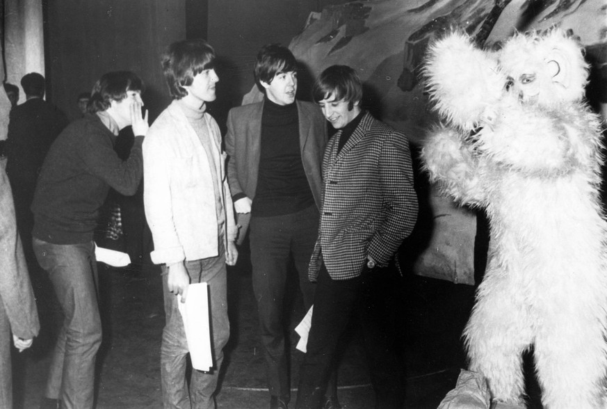 Bildnummer: 53349264 Datum: 23.12.1964 Copyright: imago/ZUMA/Keystone
Dec 23, 1964; London, UK; The BEATLES were to be seen preparing for their Christmas Show at the Hammersmith Odeon, a show which is ...