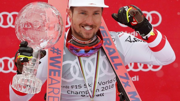 ABD0017_20180318 - AARE - SCHWEDEN: Gesamt-Weltcup-Sieger Marcel Hirscher (AUT) am Sonntag, 18. März 2018, mit der Gesamt-Weltcup-Kristallkugel anlässlich der Weltcup-Siegerehrung im Rahmen des Ski-We ...