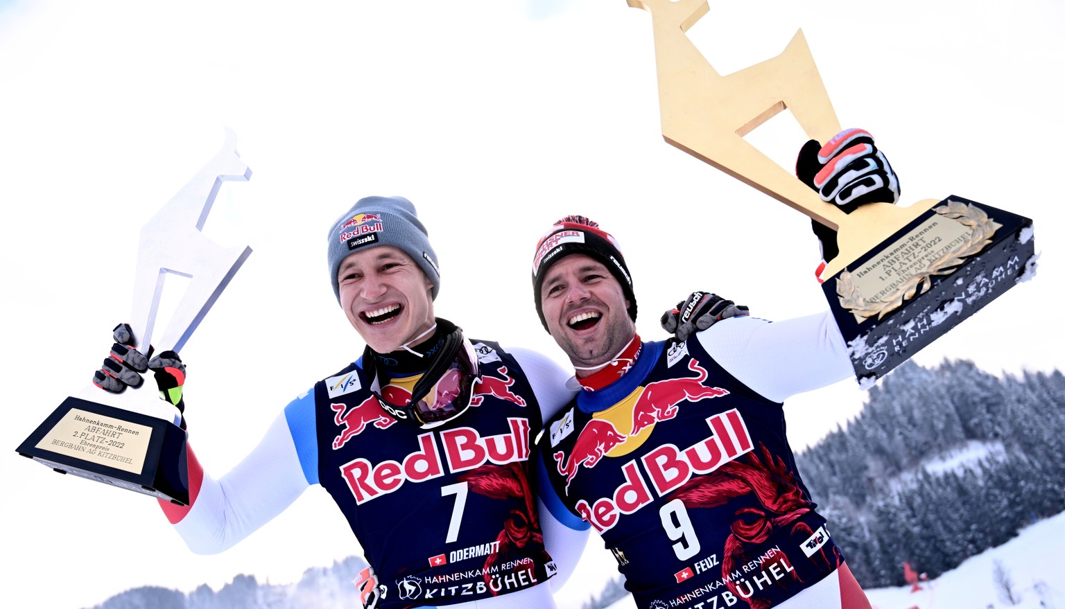 epaselect epa09704443 Winner Beat Feuz (R) of Switzerland and second placed Marco Odermatt (L) of Switzerland celebrate after the Men&#039;s Downhill race at the FIS Alpine Skiing World Cup in Kitzbue ...