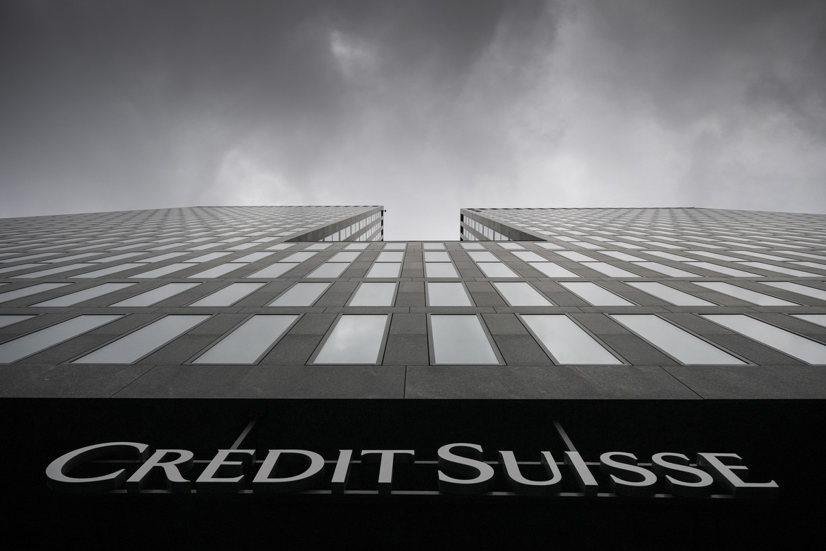 epaselect epa09775648 A view of the logo of Swiss bank Credit Suisse in Zurich, Switzerland, 21 February 2022. A major data leak linked to thousands of accounts from one of the world's biggest pr ...