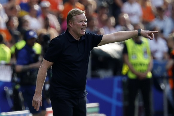 epa11436978 Head coach Ronald Koeman of the Netherlands gestures during the UEFA EURO 2024 group D match between the Netherlands and Austria, in Berlin, Germany, 25 June 2024. EPA/ROBERT GHEMENT