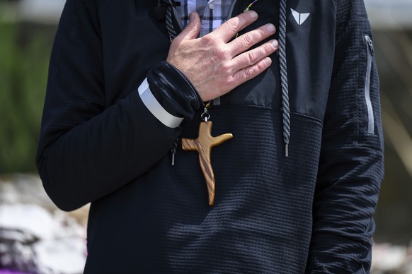 A cross necklace is seen on Pastor John Shaver during a Cross Walk event by the Community United Methodist Church of the Pacific Palisades, Friday, April 18, 2025, in the Pacific Palisades area of Los ...