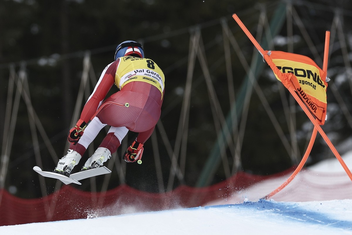Austria's Matthias Mayer speeds down the course during an alpine ski, men's World Cup downhill, in Val Gardena, Italy, Thursday, Dec.15, 2022. (AP Photo/Gabriele Facciotti)