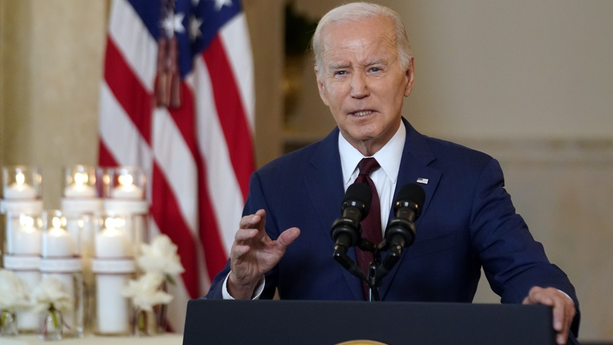 Biden gedenkt der 21 Opfer eines