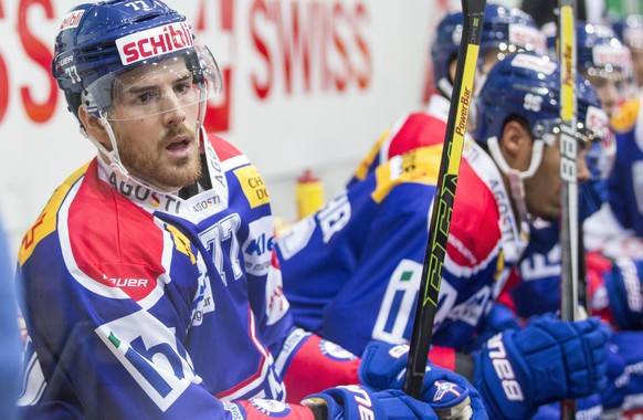 EHC Kloten Verteidiger Bobby Sanguinetti waehrend dem Eishockey-Meisterschaftsspiel der National League A zwischen dem EHC Kloten und dem SC Bern am Samstag, 10. September 2016, in der SWISS Arena in  ...