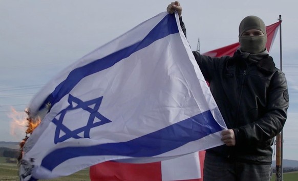 In einem im März 2020 veröffentlichten Video verbrennt die Eisenjugend eine israelische Flagge.