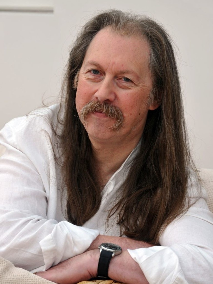 John Elliott, Coordinator of SETI Post-Detection Hub.
https://seti.wp.st-andrews.ac.uk/researchers/