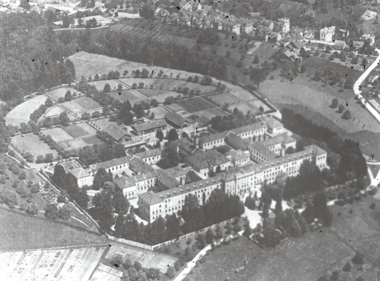 Undatierte Luftaufnahme des «Burghölzli» in Zürich.