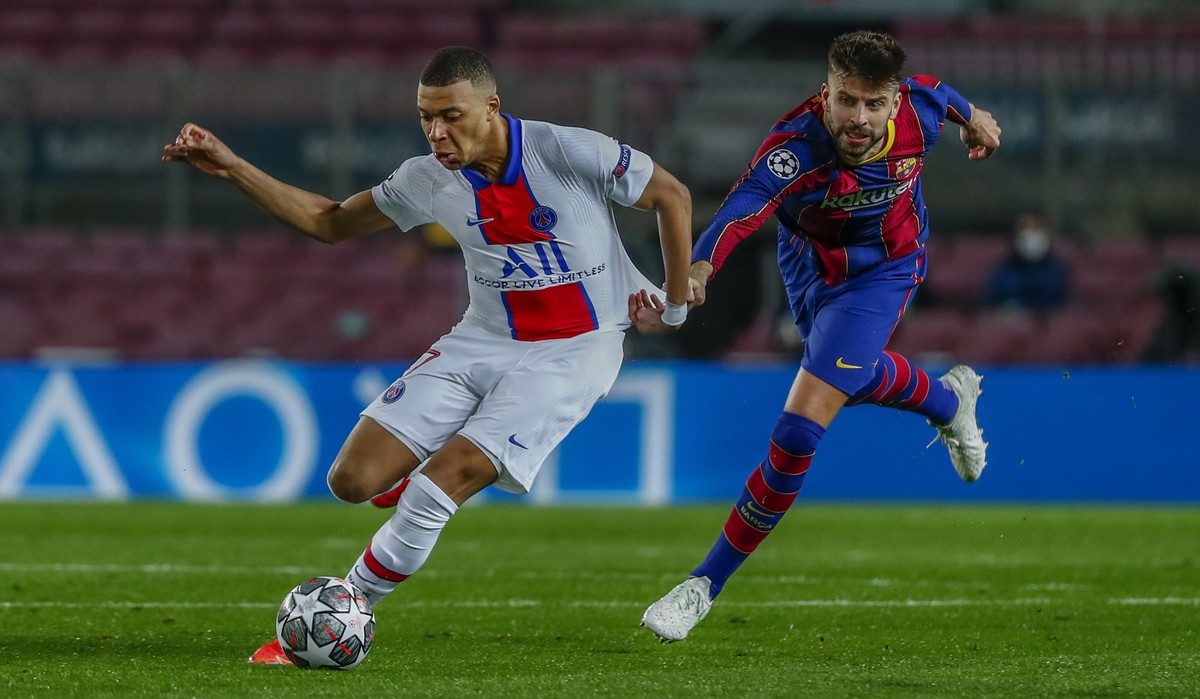 Barcelona's Gerard Pique, right, tries to stop PSG's Kylian Mbappe during the Champions League round of 16, first leg soccer match between FC Barcelona and Paris Saint-Germain at the Camp No ...
