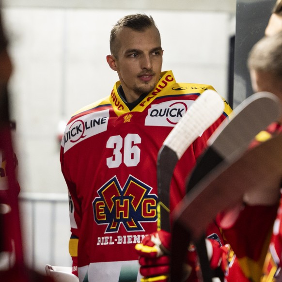 Torhueter Joren van Pottelberghe, EHCB, kommt aus der Garderobe vor dem Spiel der Eishockey National League zwischen dem EHC Biel-Bienne und den HC Lugano, am Freitag, 20. Oktober 2023 in der Tissot A ...