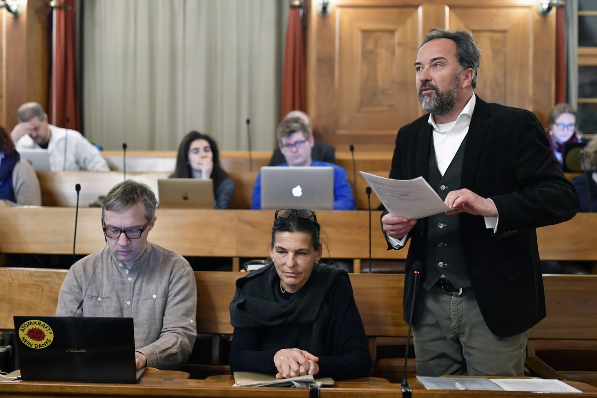 Markus Knauss ( Gruene) spricht zu Geschaeft 12, einer Interpellation fuer Zuerich als moeglicher Austragungsort der Olympischen Spiele 2026 im Zuercher Gemeinderat am Mittwoch, 18. Januar 2017. (KEYS ...
