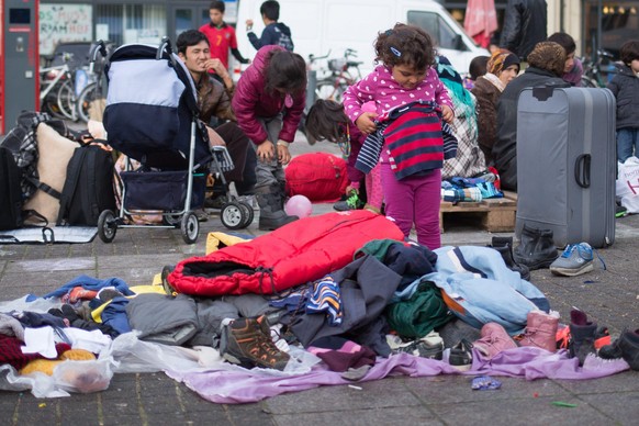 Flüchtlinge beim Bahnhof in Hamburg.