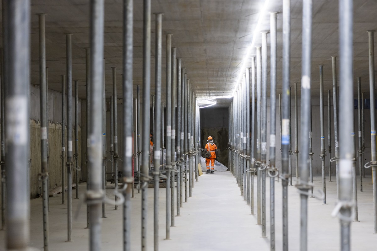 KEYPIX - Des ouvriers s'activent sur le chantier de la gare CFF de Lausanne lors d'une visite de presse visant a presenter l'avancement des travaux de modernisation et de transformation ...