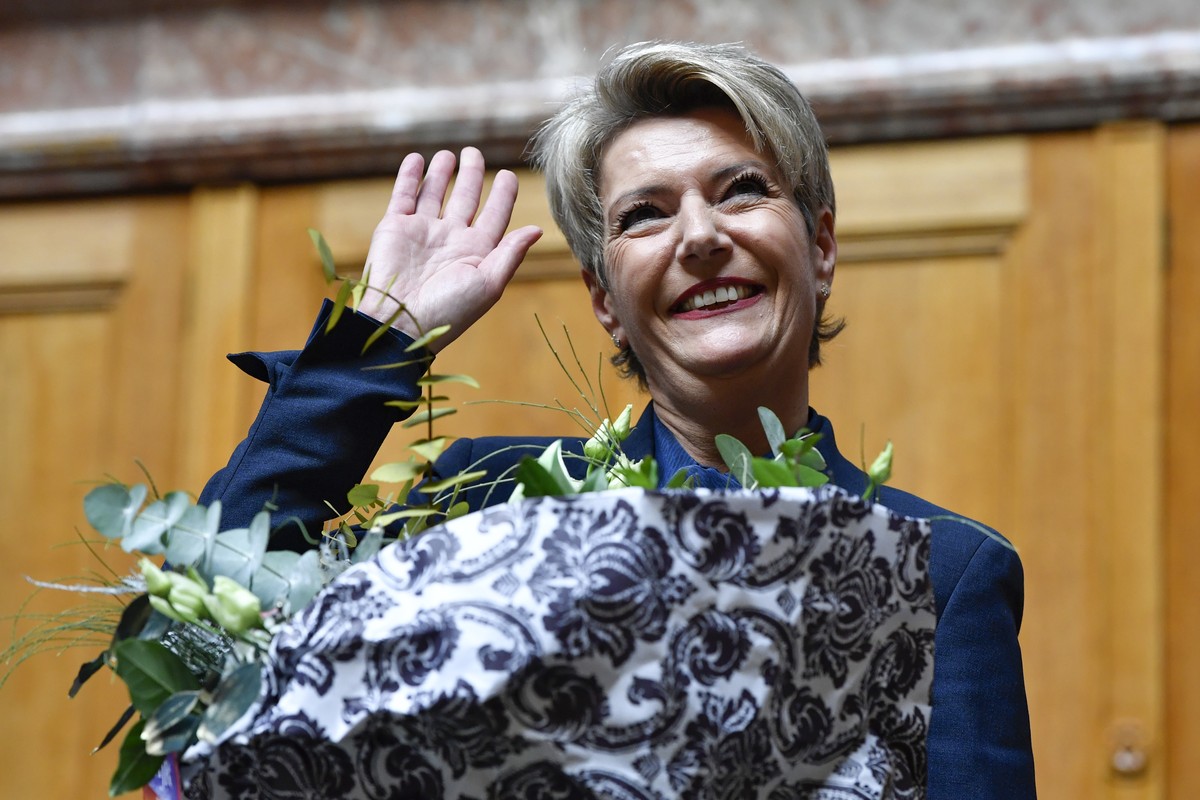 Karin Keller-Sutter freut sich ueber ihre Wahl zum 119. Mitglied des Bundesrates waehrend der Ersatzwahl in den Bundesrat durch die Vereinigte Bundesversammlung, am Mittwoch, 5. Dezember 2018 im Natio ...