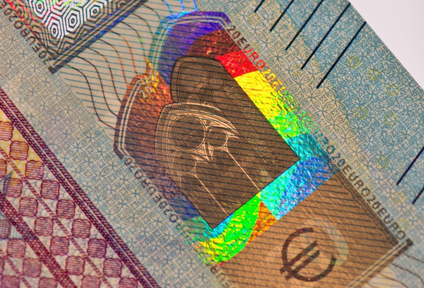 Der neue Geldschein besitzt farbige Hologramme.