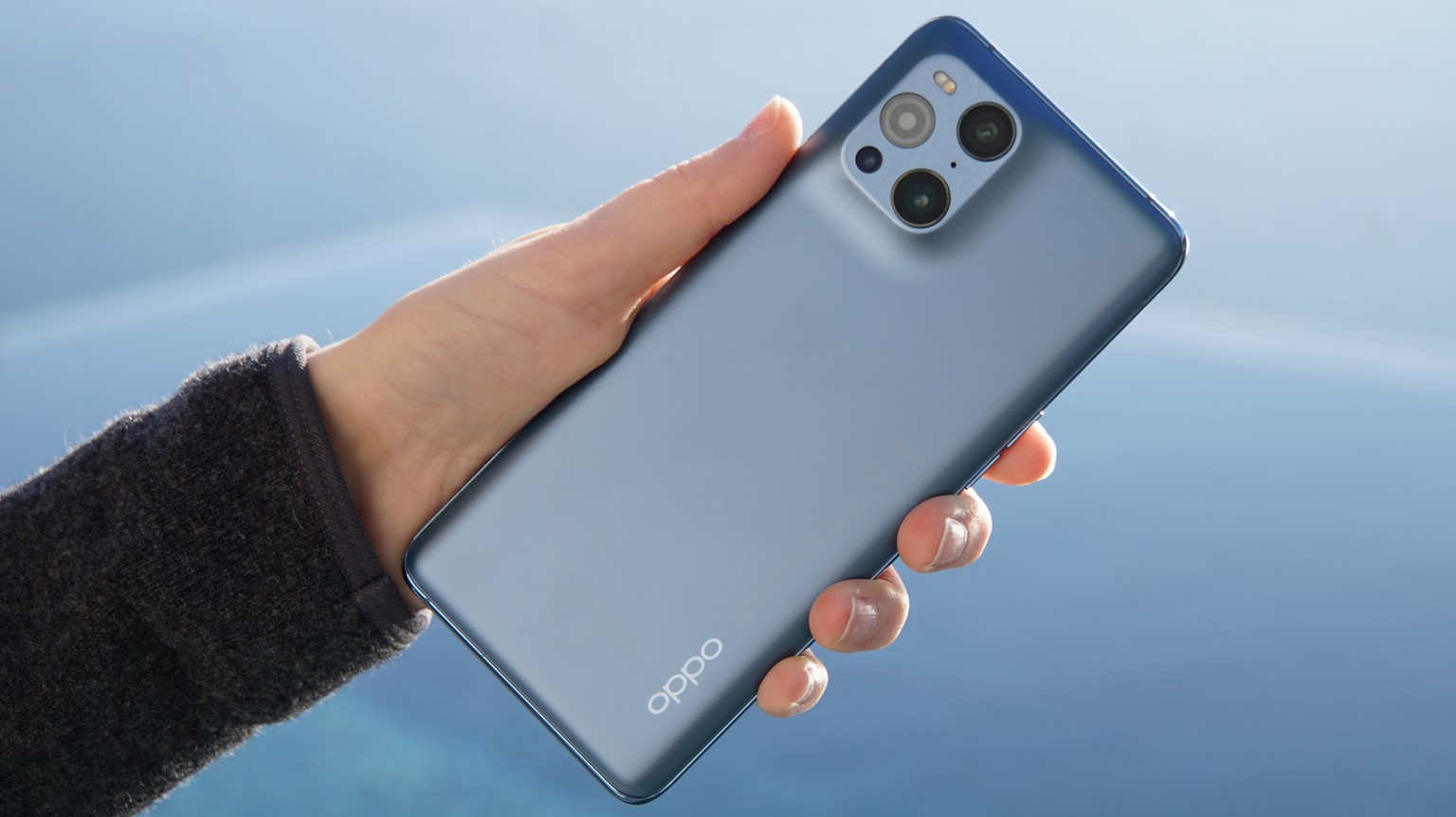 Das Oppo Find X3 Pro in Matt Blau kostet 1199 Franken.