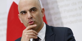 Cannabis-Abgabe in der Schweiz: Berset zeigt sich offen, obwohl ihm beim Kiffen übel wurde