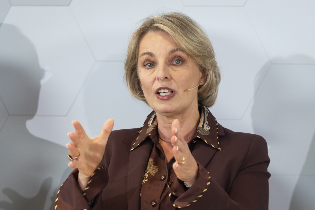 Ursula Nold, Praesidentin Verwaltung Migros-Genosschenschafts-Bund, spricht waehrend einer Medienkonferenz der Migros, am Montag, 26. Oktober 2026 in Bern. Die Migros gibt bekannt, dass die 11 Migros  ...