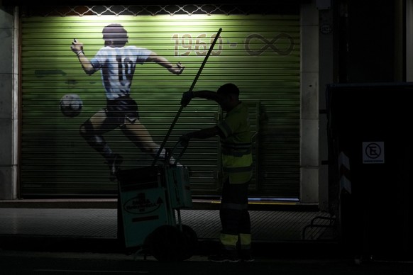A garbage worker cleans the sidewalk by a mural of late soccer star Diego Maradona in Buenos Aires, Argentina, early Monday, March 10, 2025. (AP Photo/Natacha Pisarenko)
Pictures of the Week Latin Ame ...