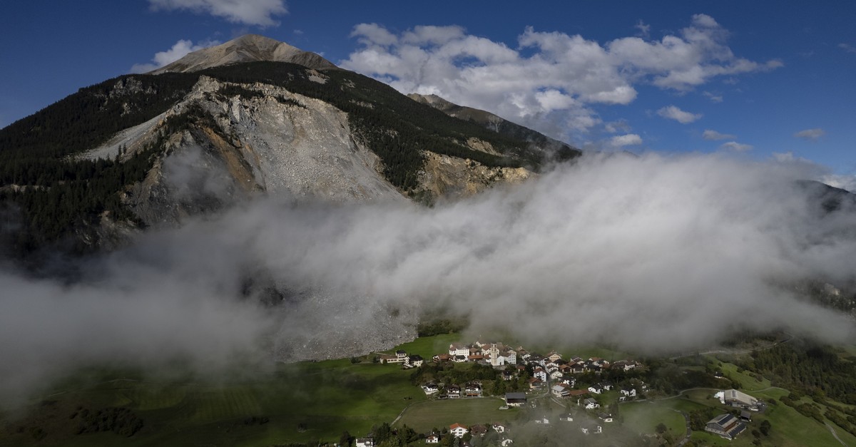 Instabiler-Felsbereich-versch-rft-Gefahrenlage-in-Brienz-GR