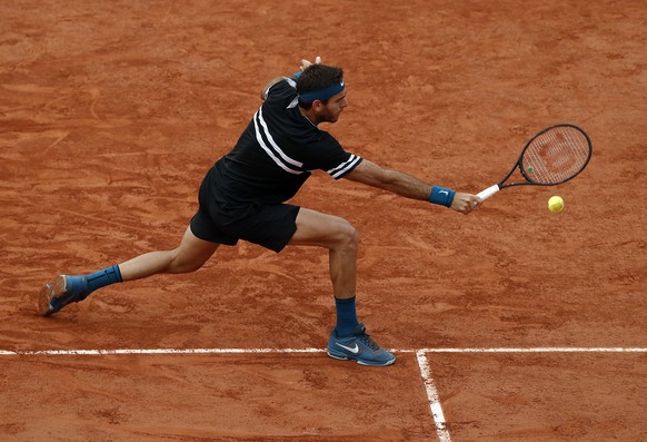 epa06789247 Juan Martin Del Potro of Argentina plays Marin Cilic of Croatia during their menâs quarter final match during the French Open tennis tournament at Roland Garros in Paris, France, 06 June ...