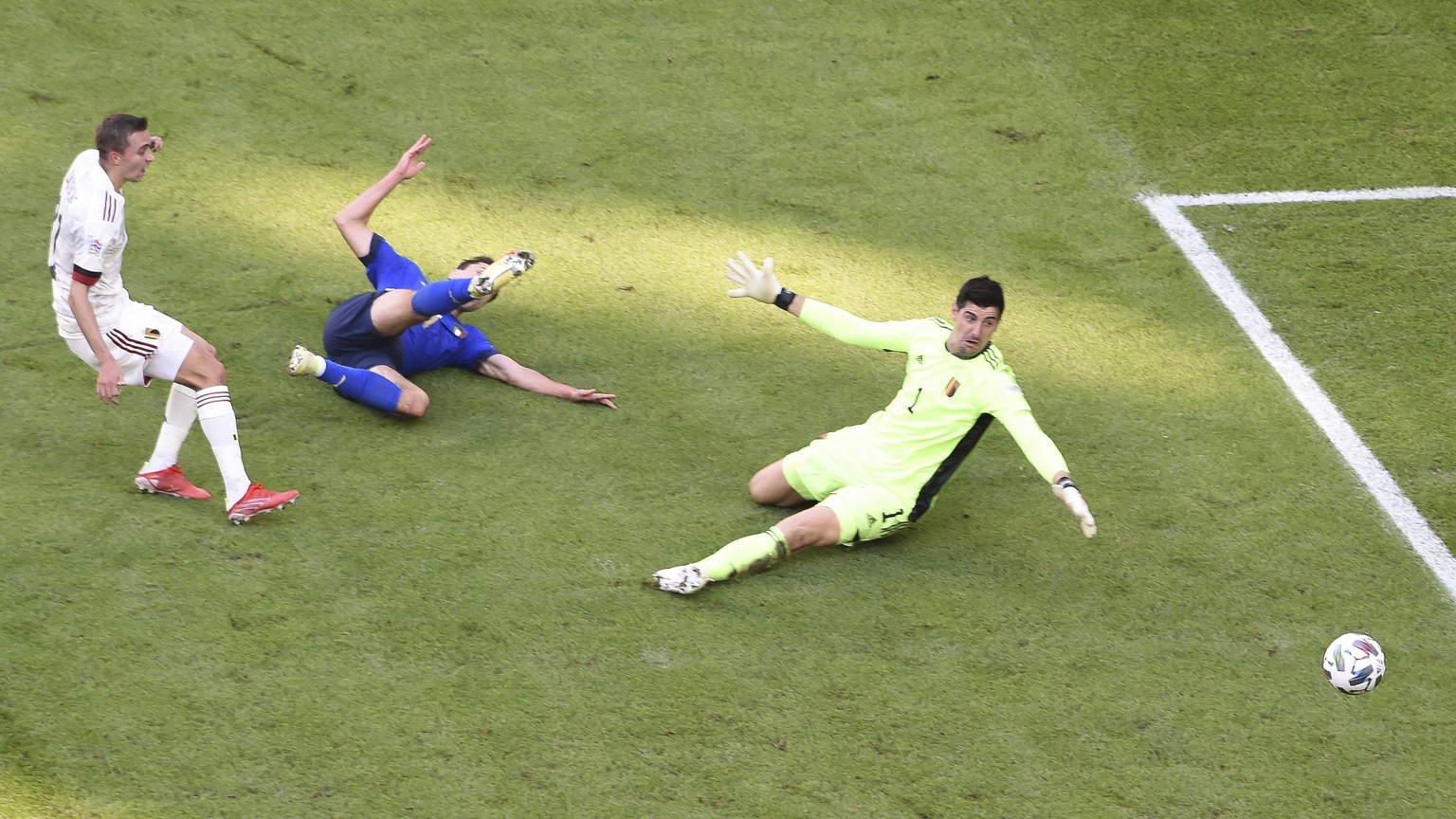 epa09516681 Federico Chiesa (C) of Italy in action against Thibaut Courtois (R) of Belgium during the UEFA Nations League third place soccer match between Italy and Belgium in Turin, Italy, 10 October ...