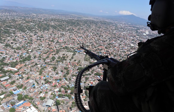 epa11846078 A view of the city of Cucuta during an overflight in Cucuta, Colombia, 22 January 2025. The streets of Tibu, an oil town in the Colombian department of Norte de Santander, have once again  ...