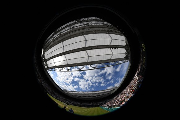 epa06079588 A fish-eye view of Centre Court during the Wimbledon Championships at the All England Lawn Tennis Club, in London, Britain, 10 July 2017. EPA/FACUNDO ARRIZABALAGA EDITORIAL USE ONLY/NO COM ...