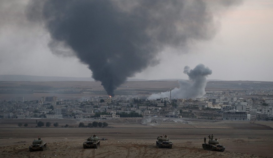 Türkische Panzer auf einer Anhöhe oberhalb von Kobane – der Kampf um die Grenzstadt könnte bald entschieden sein.