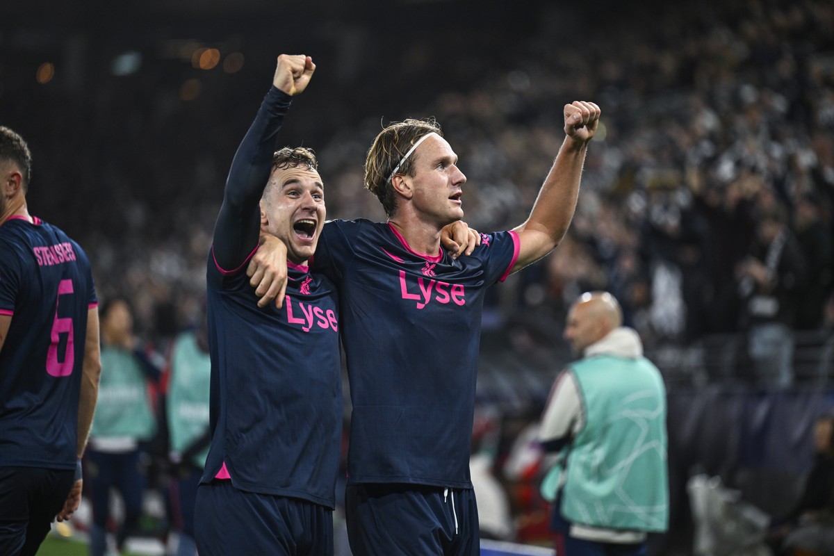 epa13301503 Vikings Peter Christiansen (L) celebrates after the 2-0 goal during the UEFA Champions League football match between Viking and Bayern Munich at Lyse Arena in Stavanger, Norwa, 13 October  ...