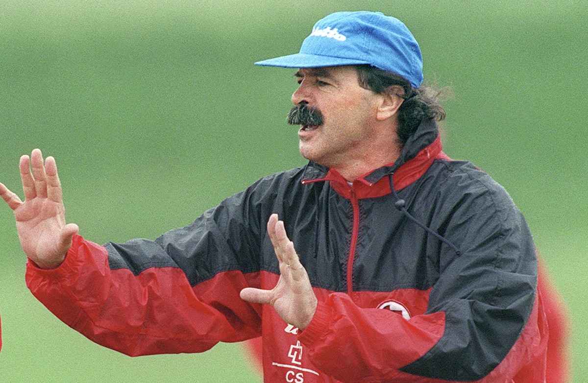 ARCHIV - ZU DEN BISHERIGEN TEILNAHMEN AN FUSSBALL-EUROPAMEISTERSCHAFTEN DER SCHWEIZER NATIONALMANNSCHAFT STELLEN WIR IHNEN FOLGENDES BILDMATERIAL ZUR VERFUEGUNG - Artur Jorge, Trainer der Schweizer Fu ...