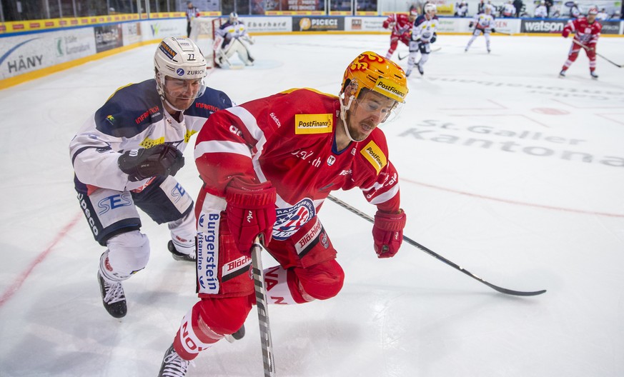 HC Ambri-Piotta Verteidiger Yanik Burren, links, gegen SC Rapperswil-Jona Lakers PostFinance Top Scorer Roman Cervenka waehrend dem Eishockey-Meisterschaftsspiel der National League zwischen den SC Ra ...