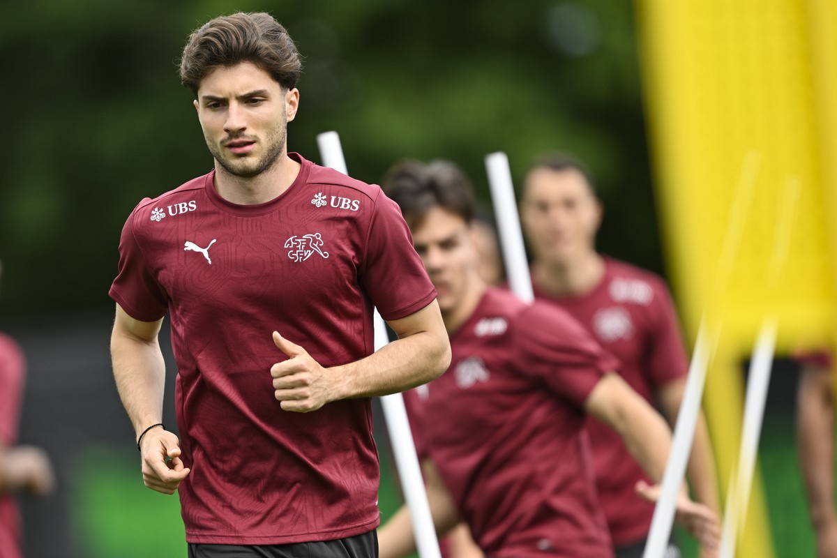 Leonidas Stergiou im Training der Schweizer Fussball Nationalmannschaft im Vorbereitungscamp zur Europameisterschaft, am Dienstag, 28. Mai 2024, in St. Gallen. (KEYSTONE/Gian Ehrenzeller)