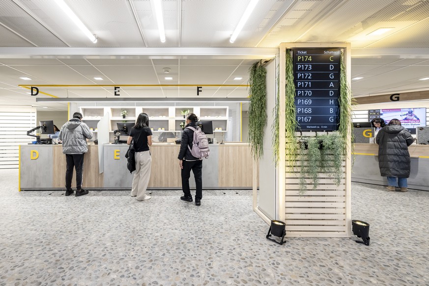 KEYPIX - Einblick in den Kundenbereich der Sihlpost anlaesslich der Eroeffnung der neuen Sihlpost-Filiale, am Montag, 1. Dezember 2025 in Zuerich. Die Sihlpost beim Zuercher Hauptbahnhof wird nach zeh ...