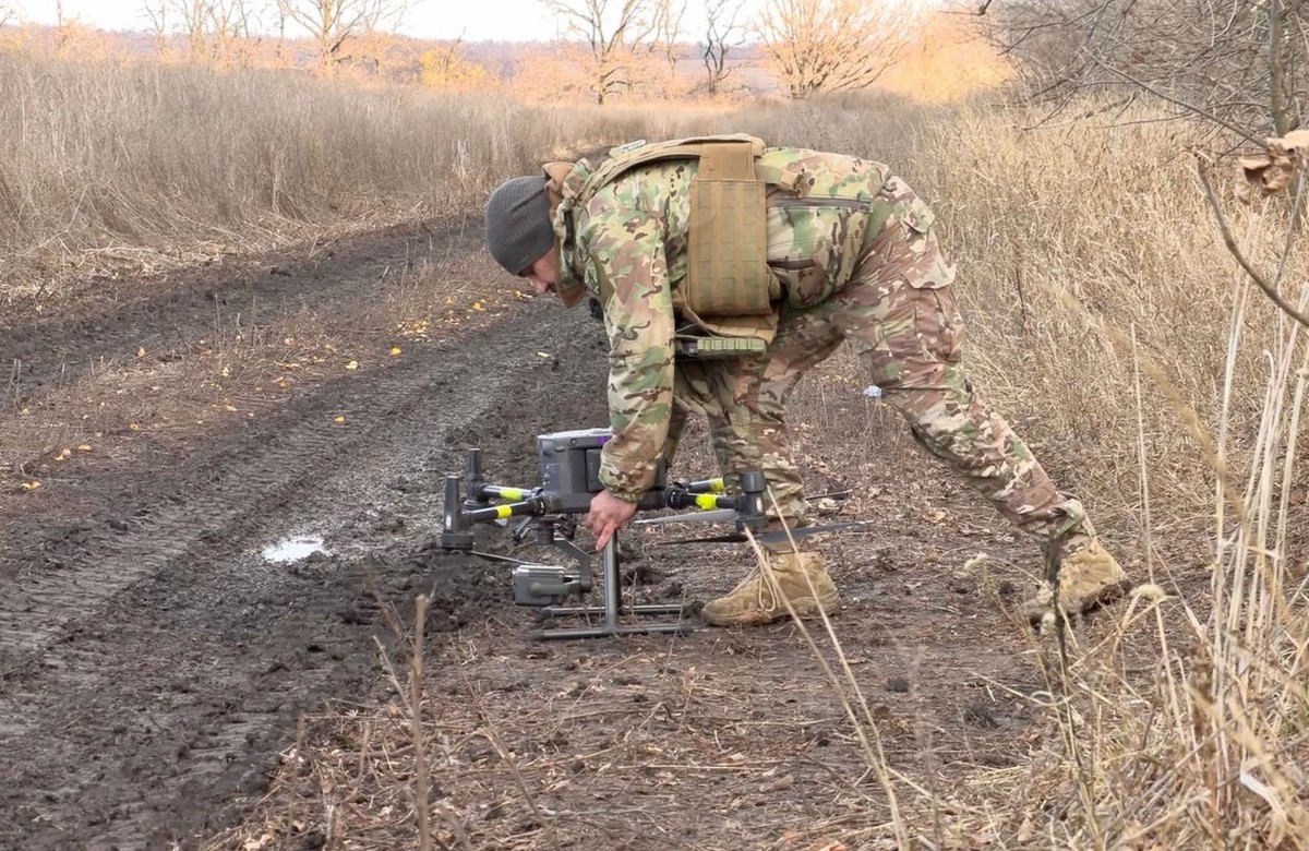 Eine ukrainische Aufklärungsdrohne nach der Landung.