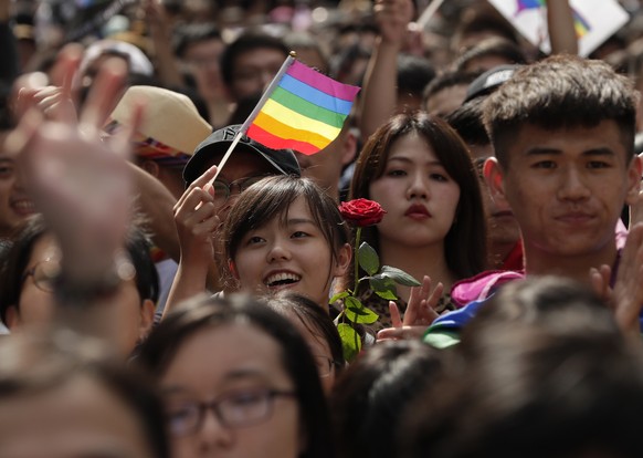 Befürworter der Homo-Ehe kämpften heute vor dem Regierungsgebäude Taipehs für ihre Anliegen.