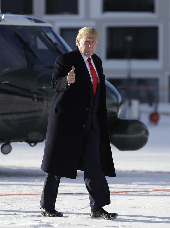 US President Donald Trump gestures as he arrives in Davos, Switzerland on Marine One, Tuesday, Jan. 21, 2020. President Trump arrived in Switzerland on Tuesday to start a two-day visit to the World Economic Forum. (AP Photo/Evan Vucci)
Donald Trump