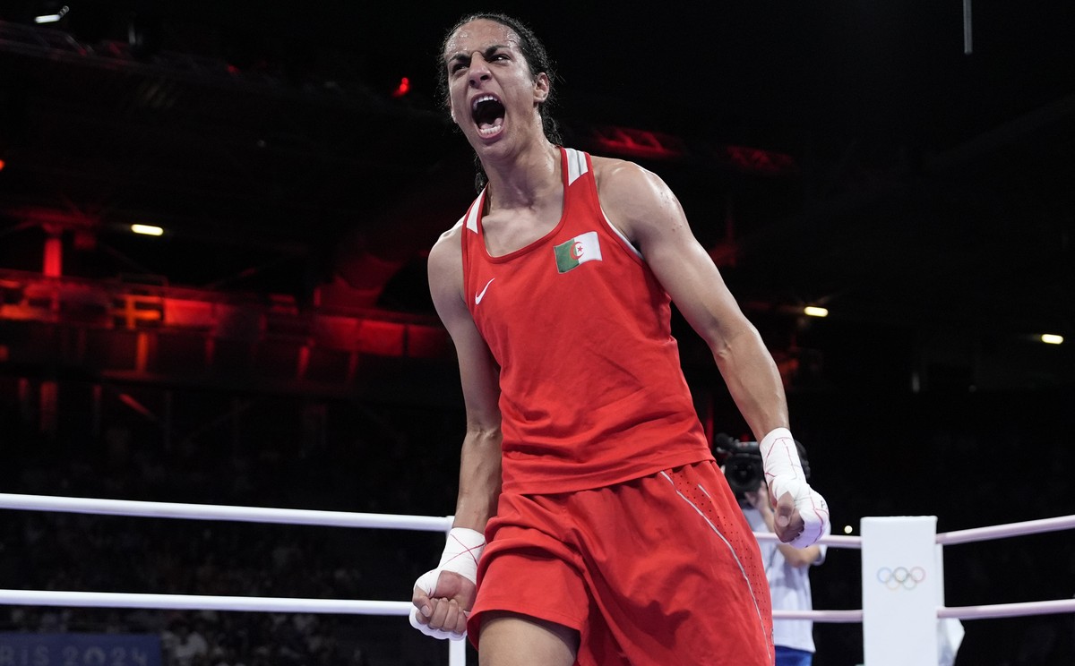 Algeria's Imane Khelif celebrates after defeating Hungary's Anna Hamori in their women's 66kg quarterfinal boxing match at the 2024 Summer Olympics, Saturday, Aug. 3, 2024, in Paris, Fr ...
